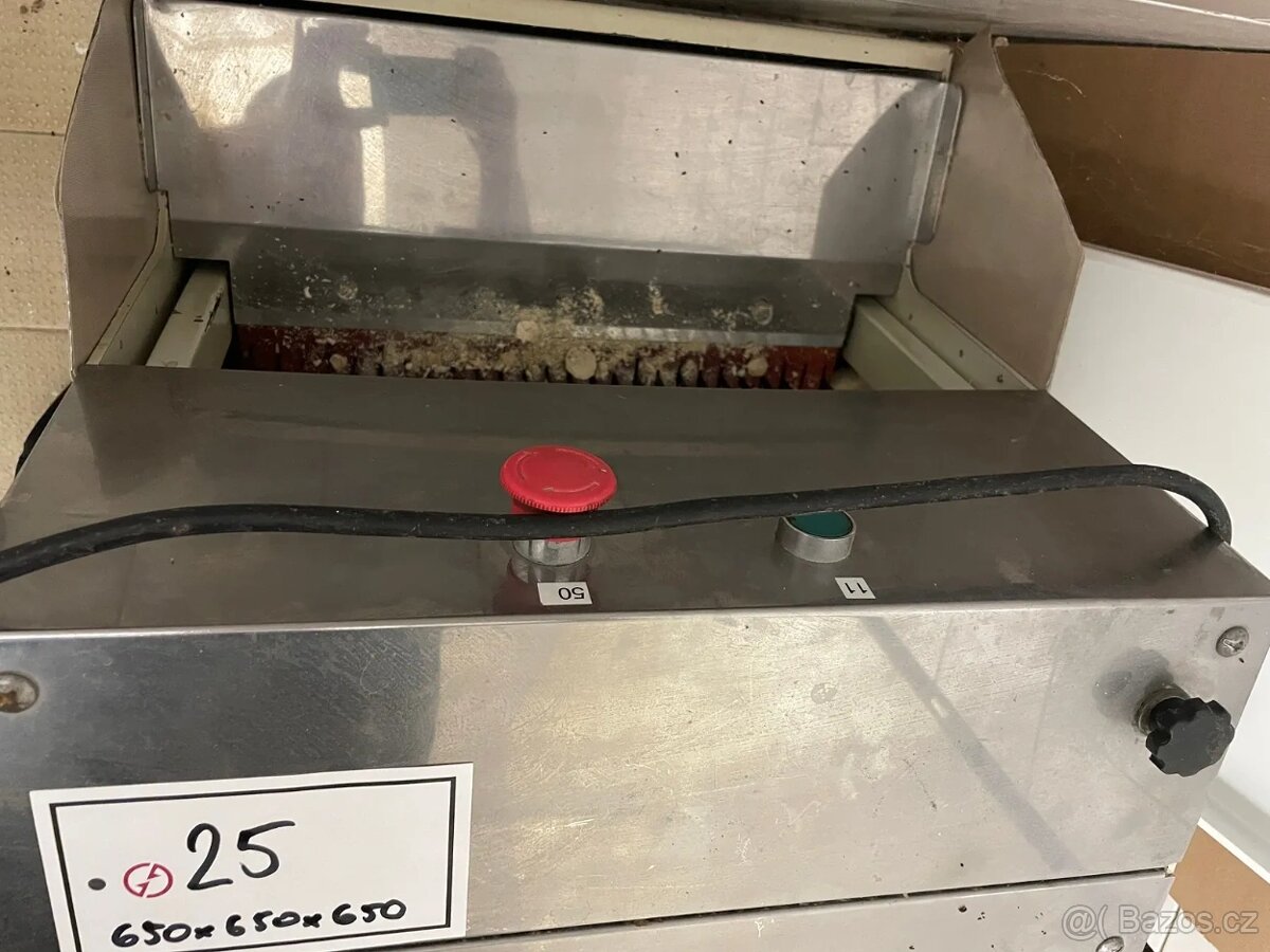 Kráječ pečiva (lot: 25) - 5