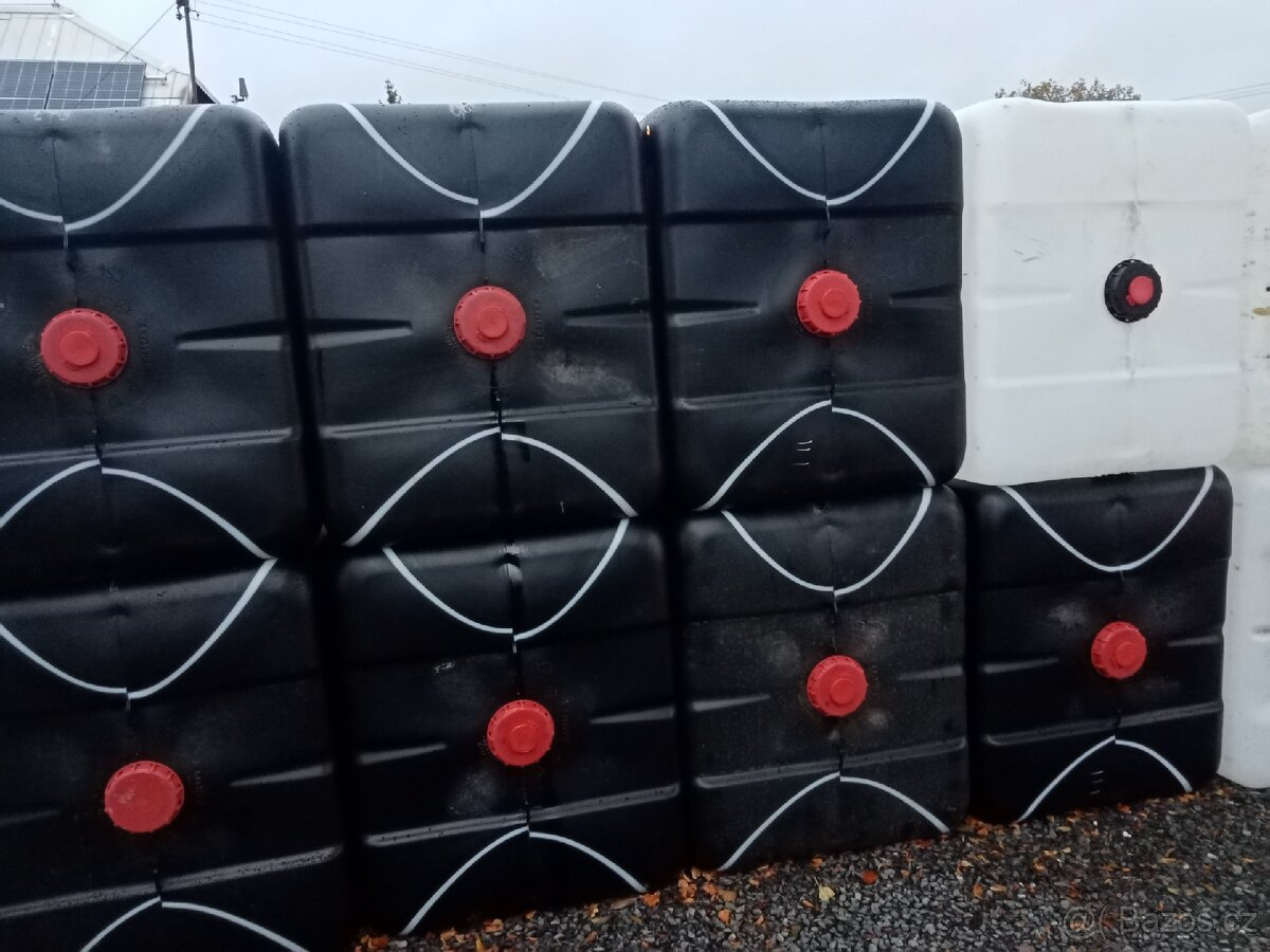 IBC nádrže kontejnery na 1000 litrů bez klece - 5