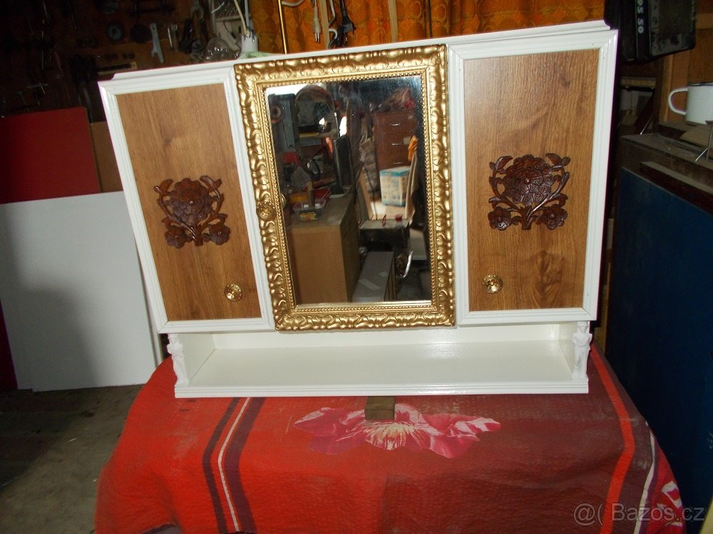 Skříňka se zrcadlem - 5