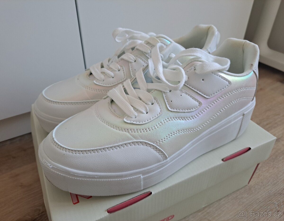 Bílé tenisky s efektem - 5