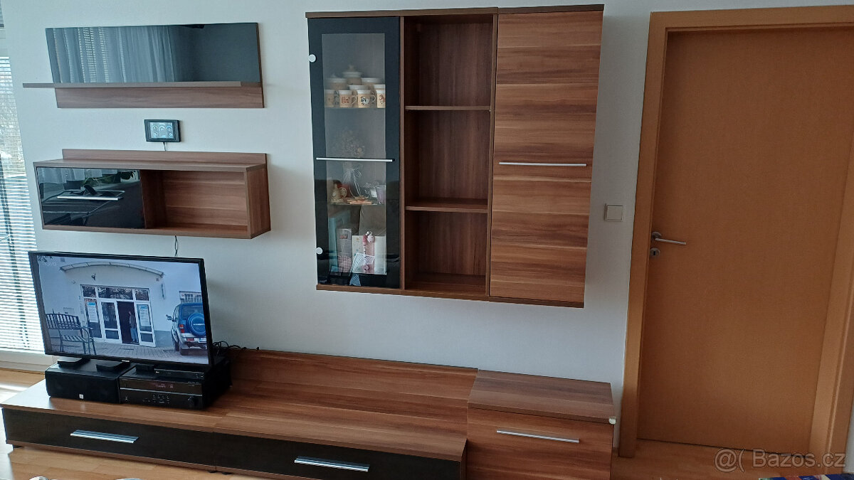 Obývací stěna + jídelní a konferenční stolek - 5