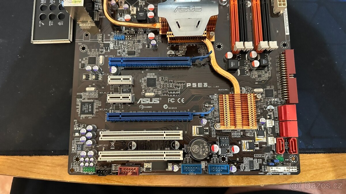 ASUS P5E3 + Intel Core 2 Quad Q9300 (4C/4T) - 5