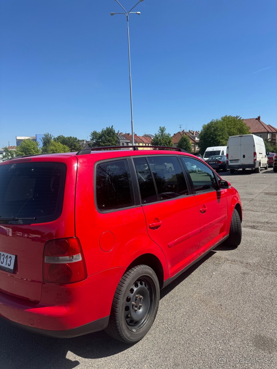 Volkswagen Touran - 5