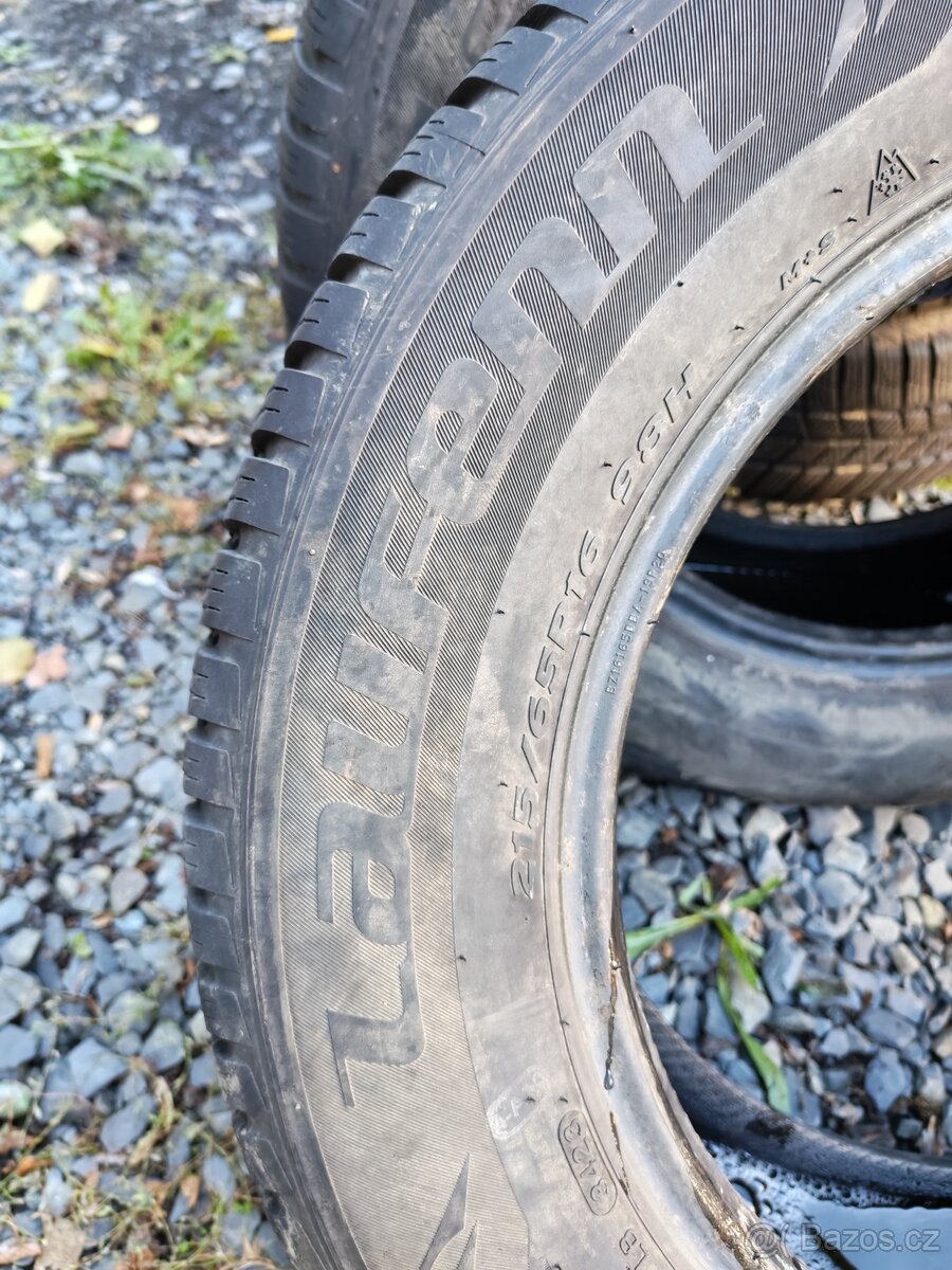 Prodám 2ks zimních pneu 215/65/16 Laufenn - 5