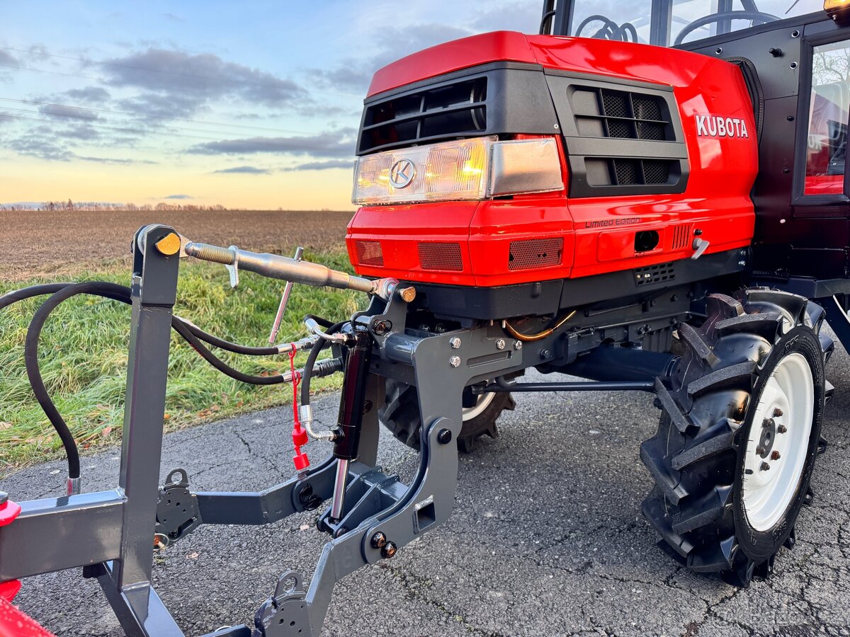 Malotraktor KUBOTA GL21 vyhřívaná kabina • radlice + sypač - 5