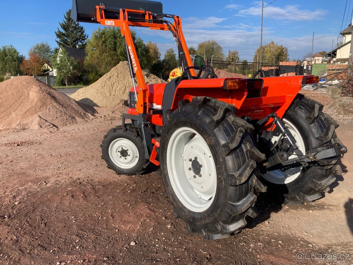 Malotraktor Kubota GL 32 Grandel s čelním nakladačem - 5