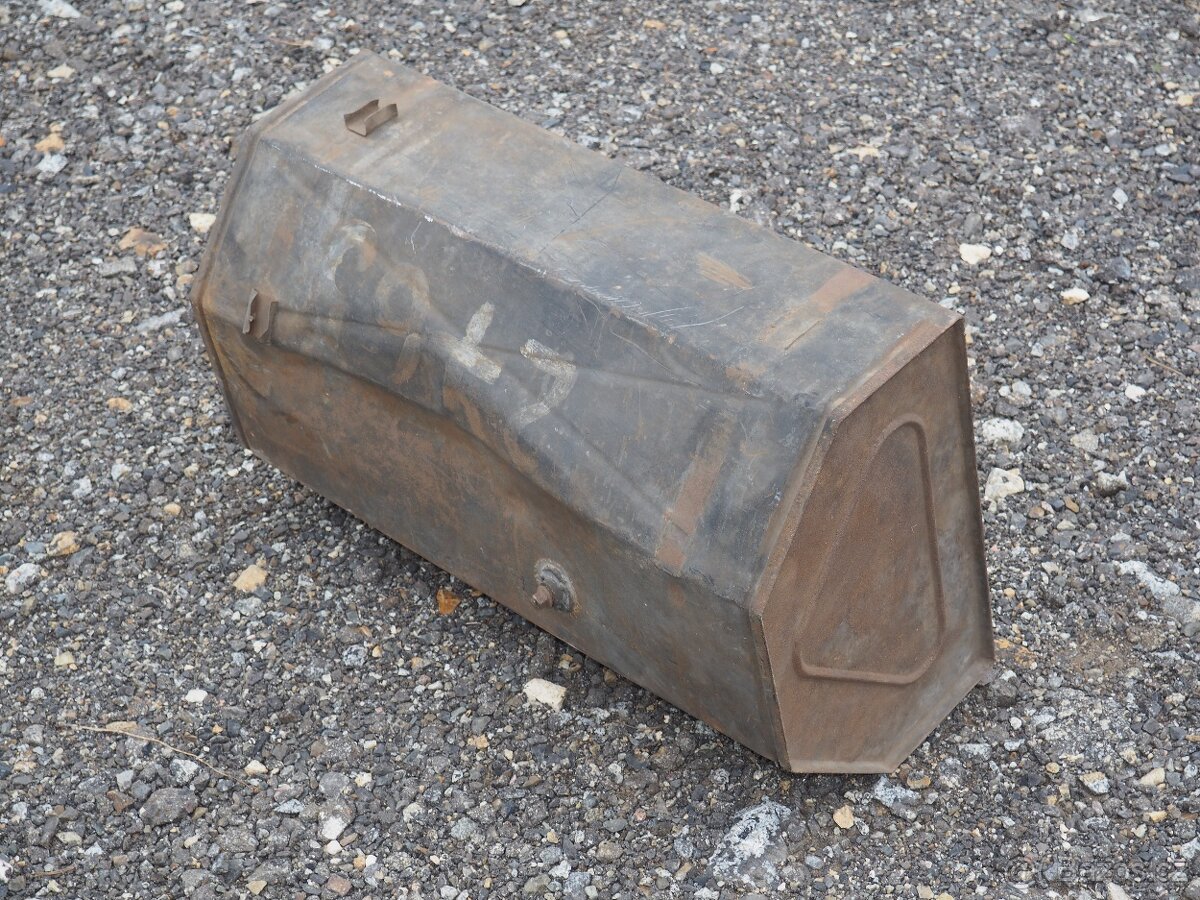 Nádrž na palivo (02) - 5