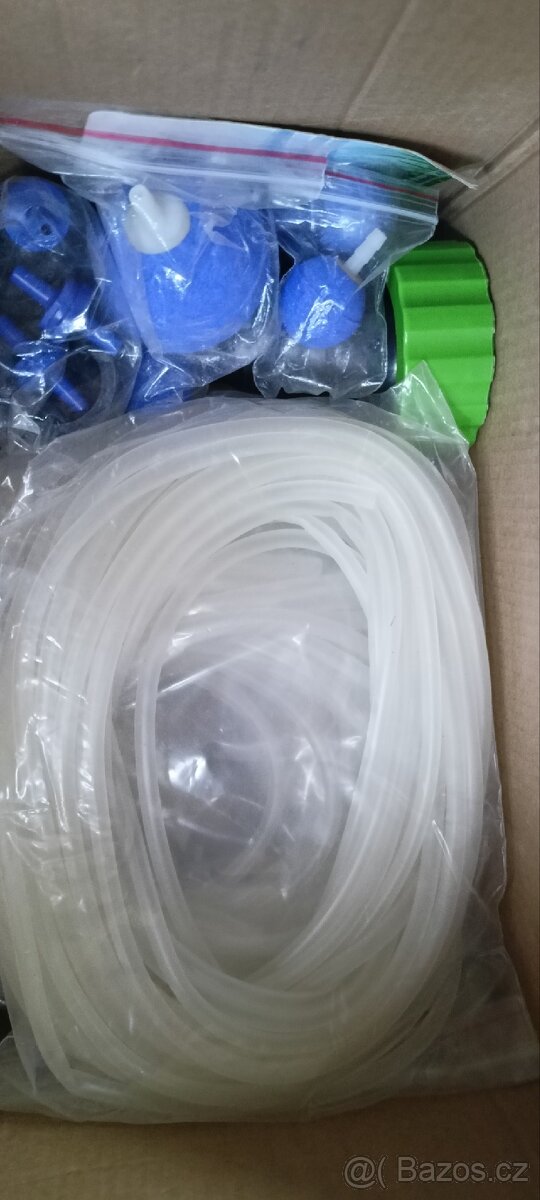 Kompresor pro akvárko na 900 l/h, a doplňky. - 5