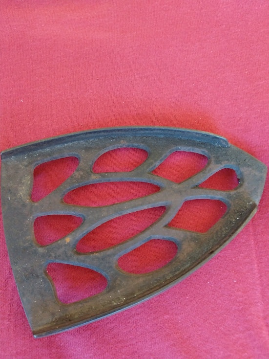 Starožitná ocelová nahřívací žehlička - 5