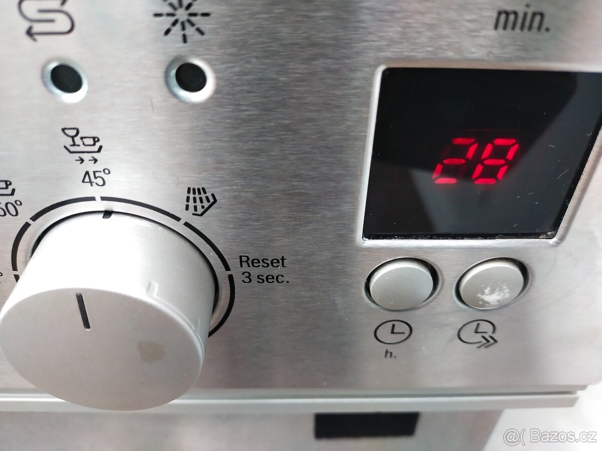 Prodám vestavnou dig.nerezovou mycku zn.BOSCH-45CM-DOVEZU- - 5