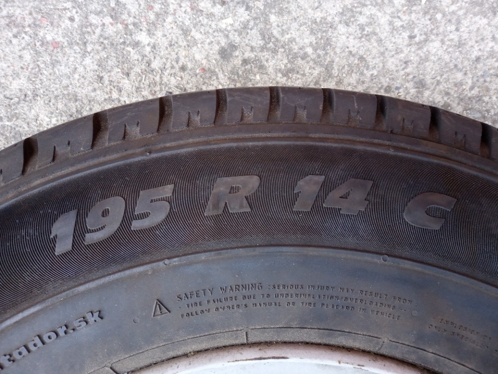 Prodám rezervní kolo 195R 14 C - 5