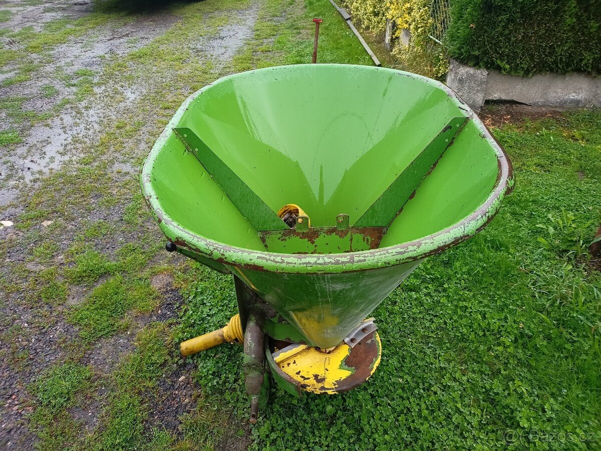 Práškovač Amazone 300 kg dva talíře - 5