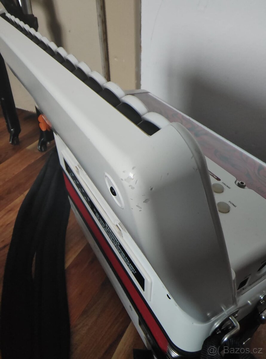 Roland FR1 Elektronický akordeon - 5