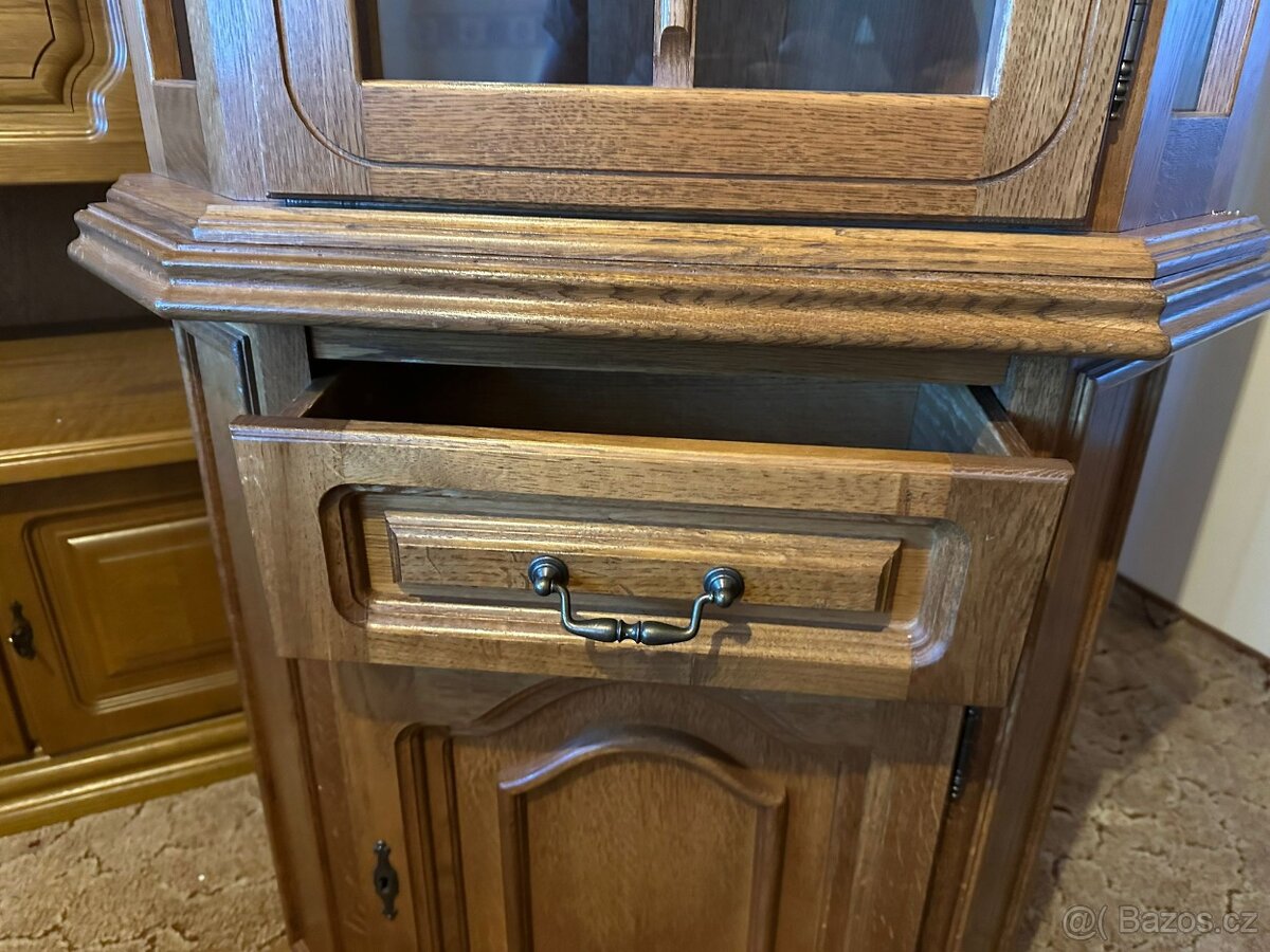 Masivní rohová vitrína Kris - 5