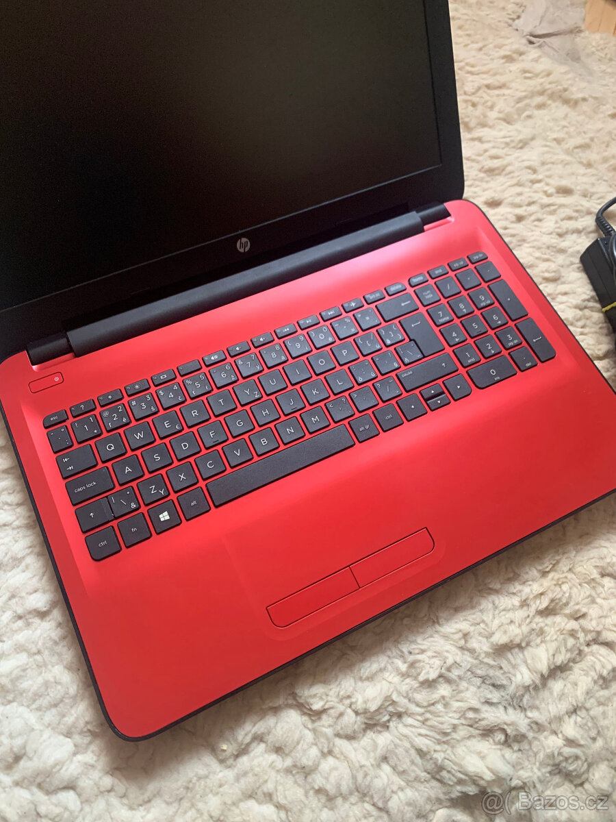 Notebook HP 15 - 4x jádro - 8GB RAM - NÁDHERNÝ NOTEBOOK - 5
