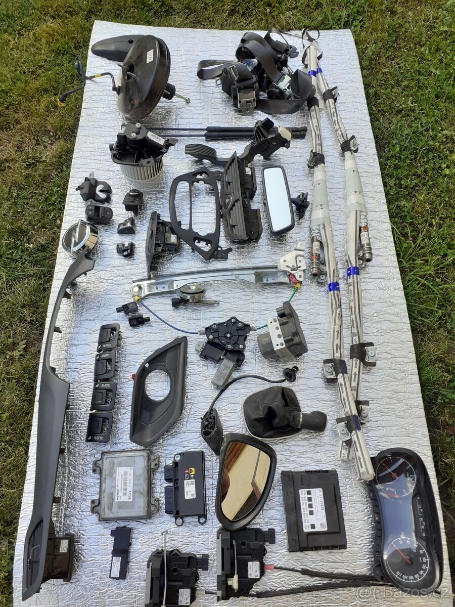 Opel Corsa E - 2017 - díly - 5