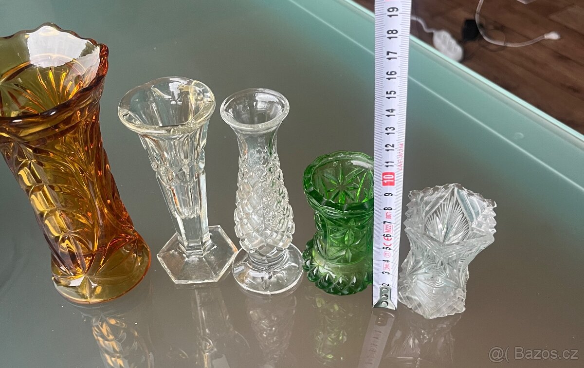 Staré skleněné vázičky z chalupy – sada 5 ks - 5