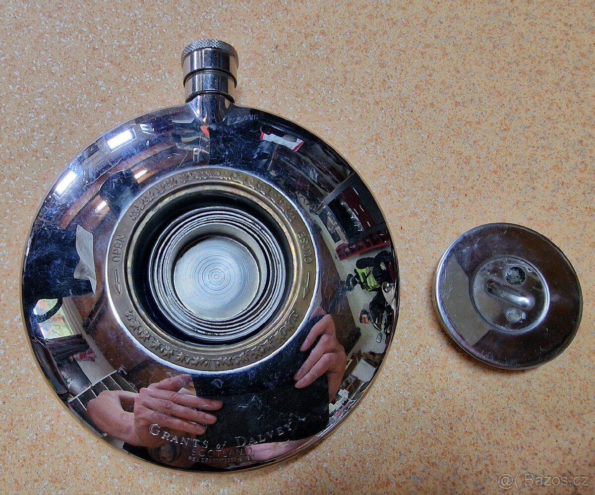 Placatka s vestavěným panákem, Grants of Dalvey Flask - 5