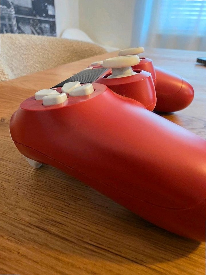 PS4 Slim 1TB Spider-Man Limited Edition - 5