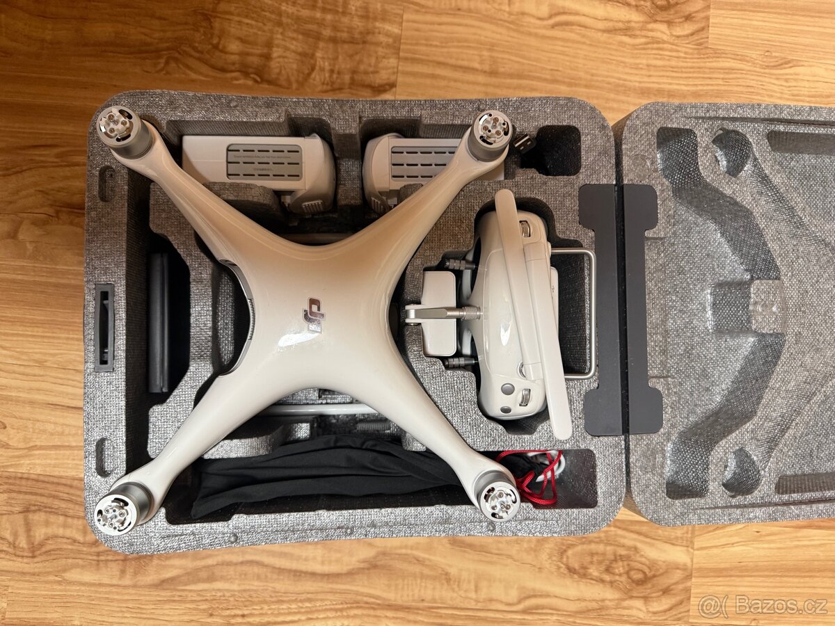 Dron DJI phantom 4 - 5