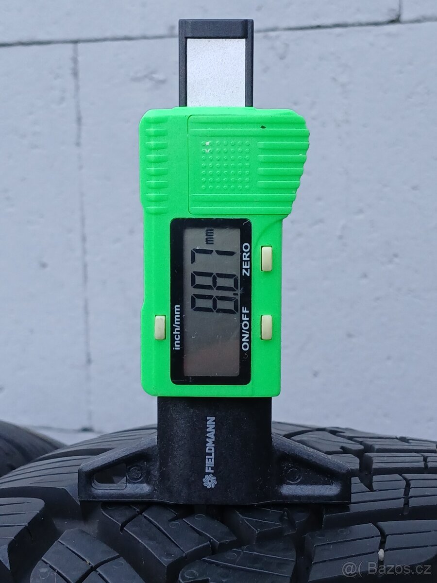 Zánovní zimní pneu Fulda 205/60/17 vzorek 8,5mm - 5