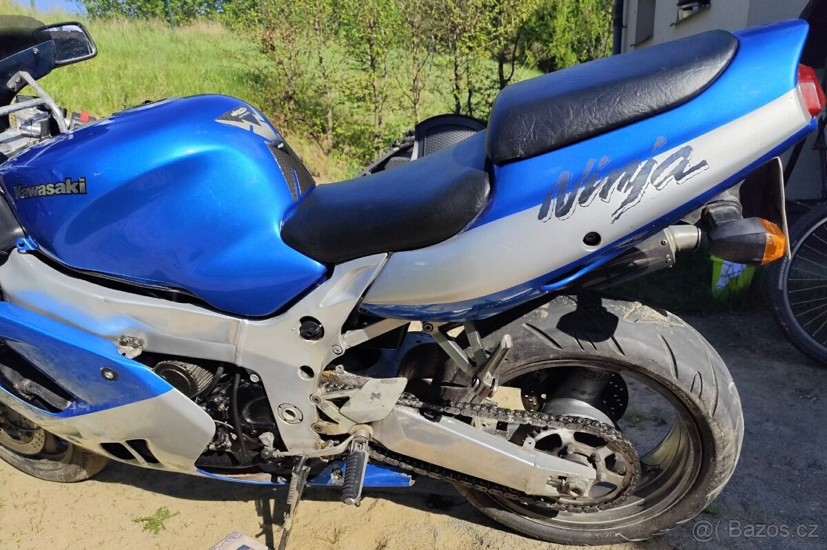 Kawasaki Ninja ZX9R - 5