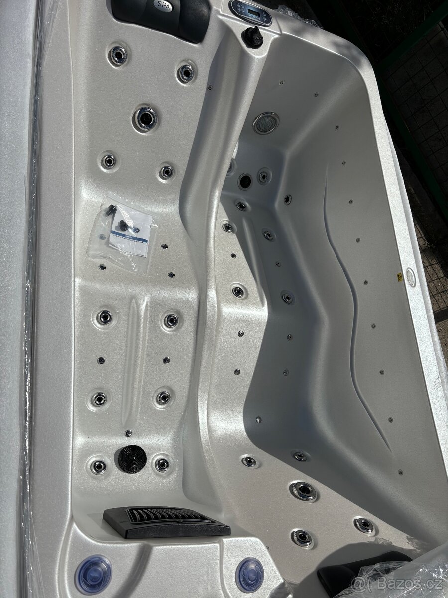 Vířivka Balboa pro dvě osoby. - 5