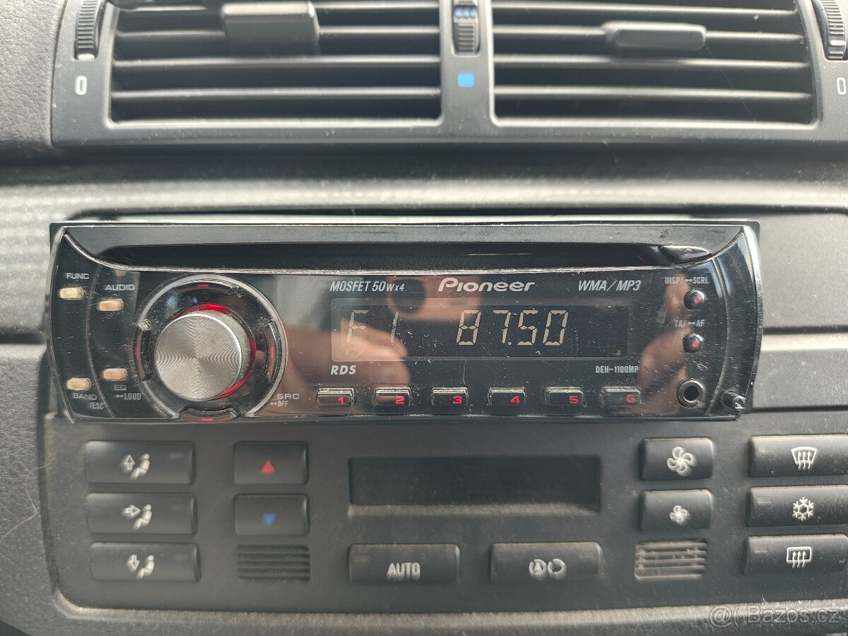 Autorádio s CD Pioneer s doplňky - 5