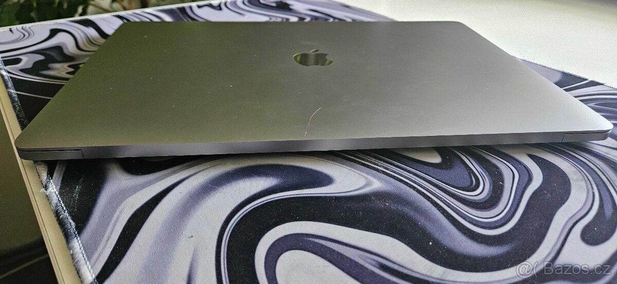 MacBook Pro 15" 2019 Space Gray – i9, 16GB RAM, 512GB - 5