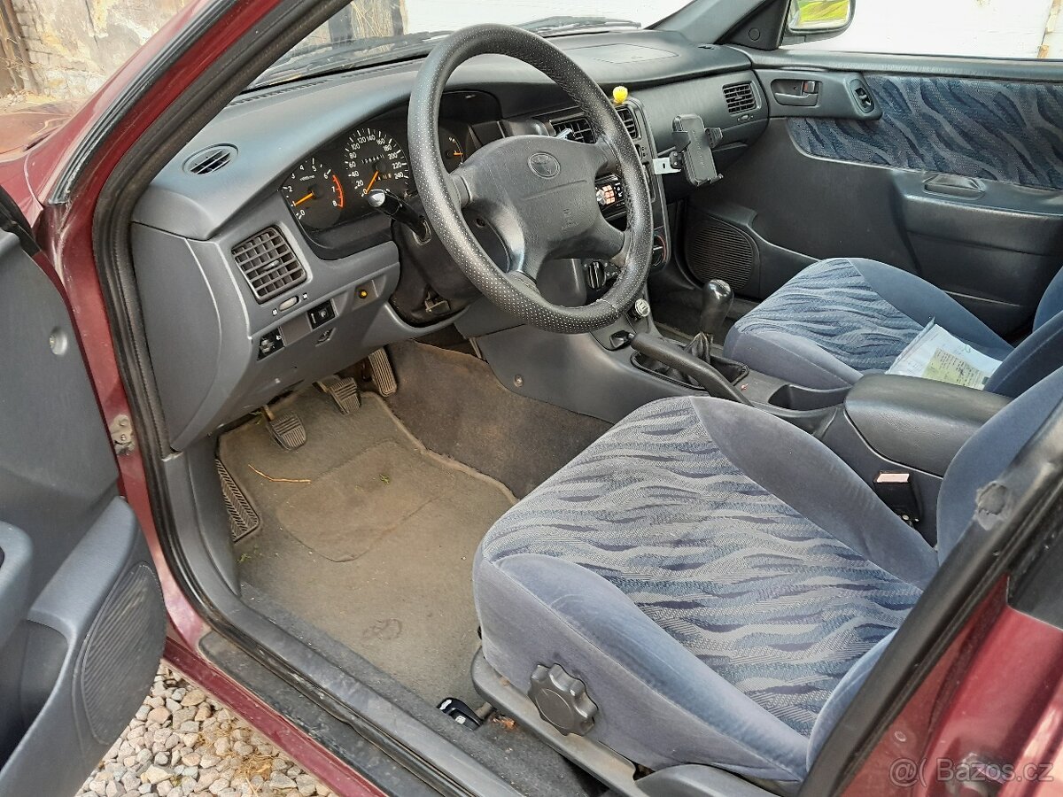Toyota Carina E 2.0 - 5