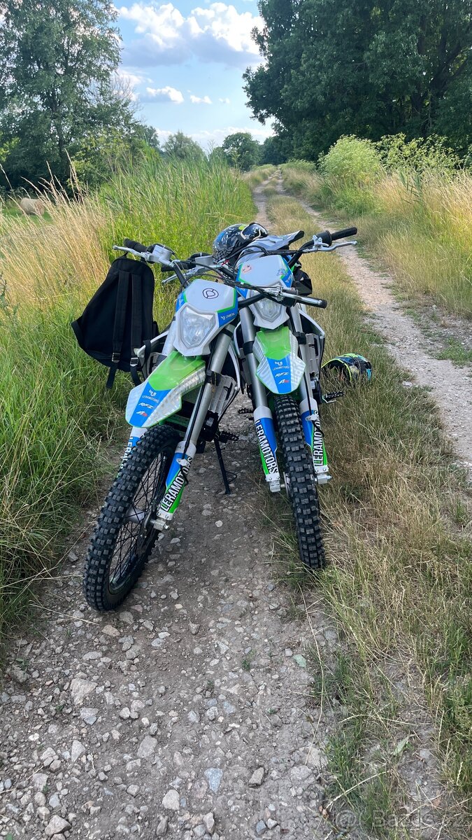 Apollo THUNDER 250ccm 21"/18" - v záruce