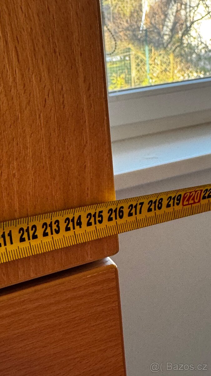 Šatní drěvěná skříň - 5