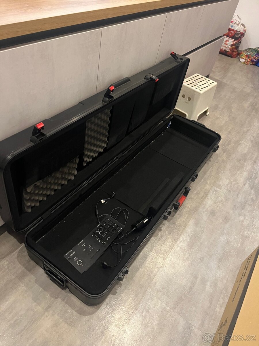 Roland Fa-8 s pevným kufrem - 5