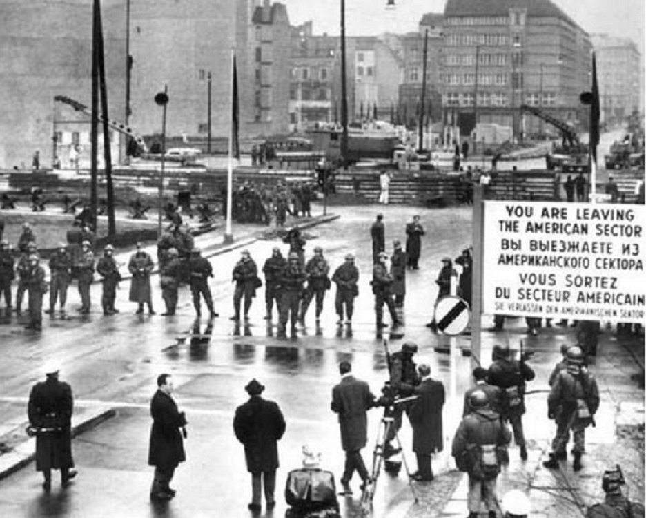 plechová cedule Berlín - Opouštíte americký sektor - 5