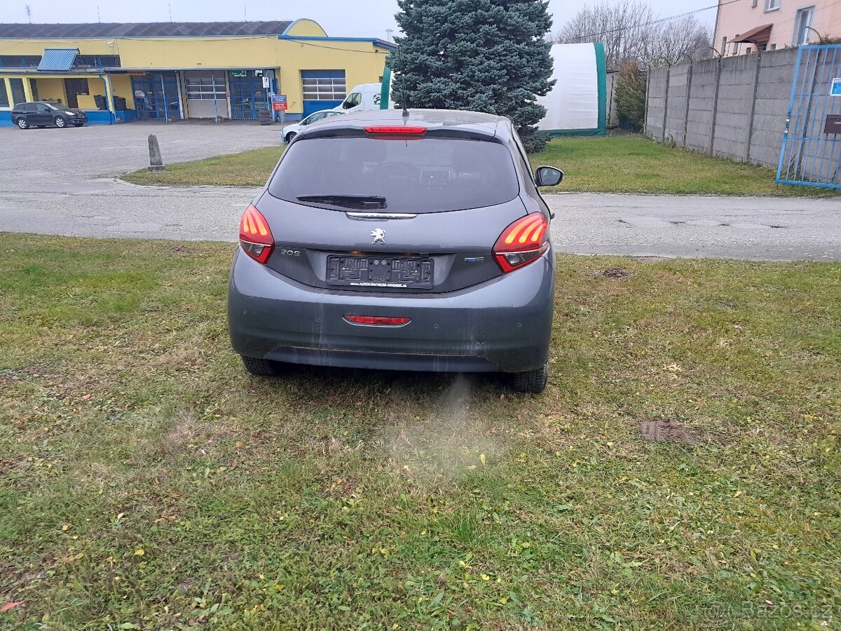 Peugeot 208 1.2 81 KW Panorama,kamera,serviska - 5