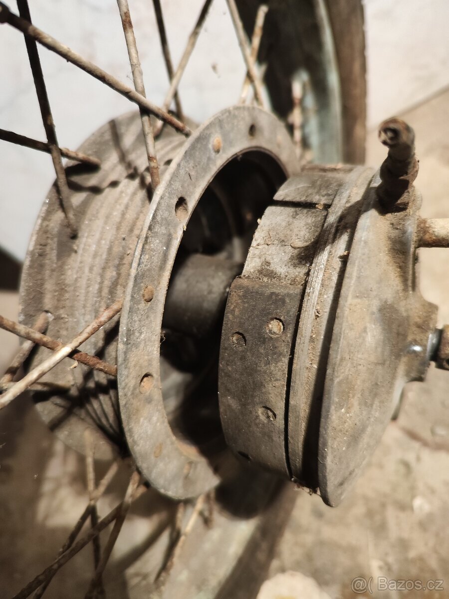 Ráfky s pneumatikami na Maneta - 5