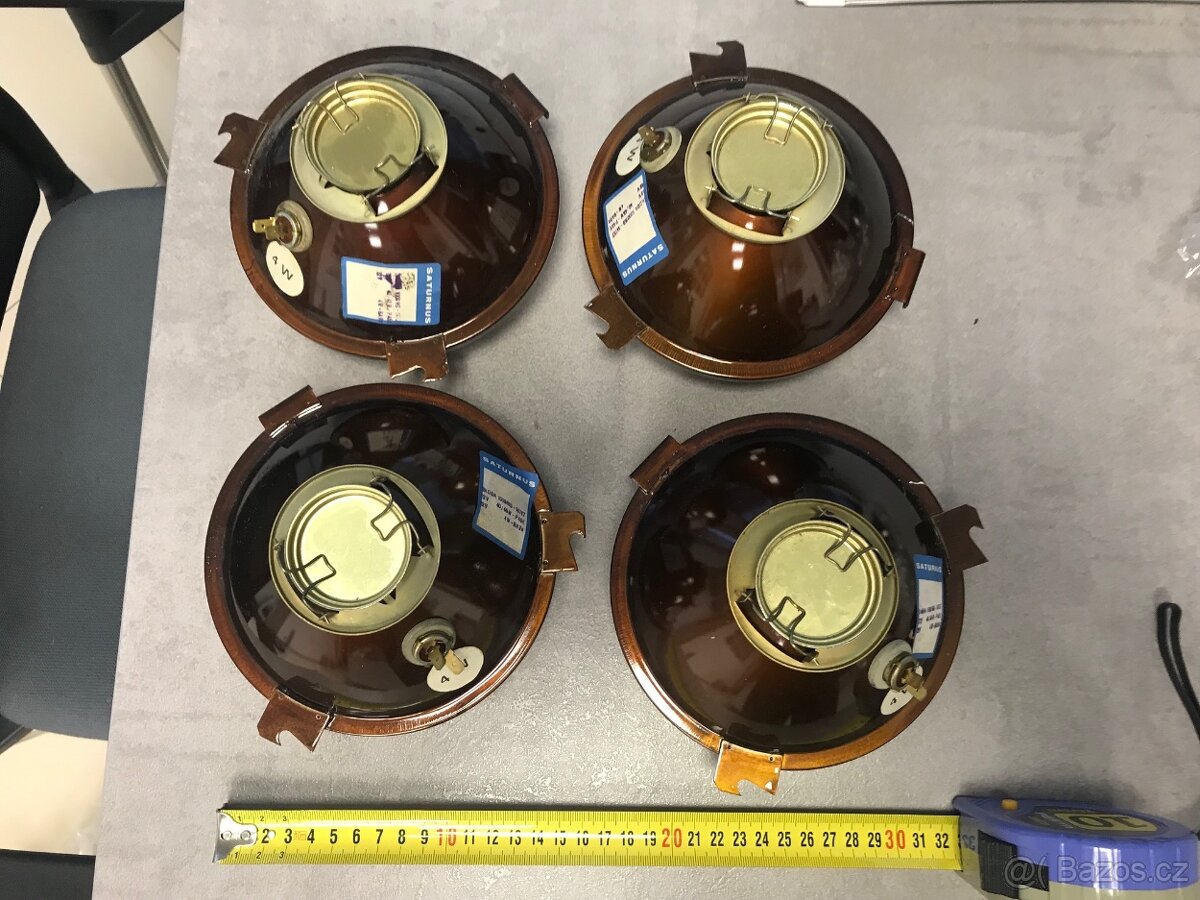 Světla, blinkry, skla, vnitřní zpětné zrcátko na Škodu 1000 - 5