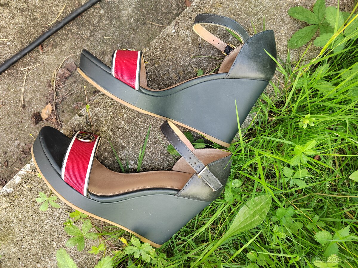 Boty Tommy Hilfiger č. 40 na vyšší platformě - 5