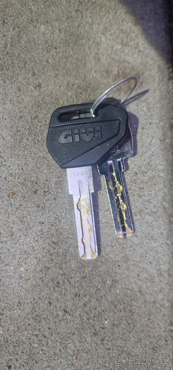 Kufr givi maxia 4 - 5