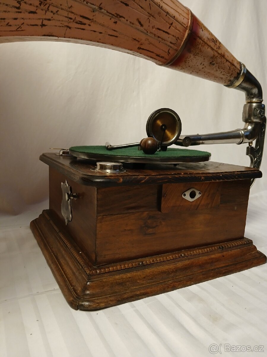 Starožitný troubový gramofon - 5
