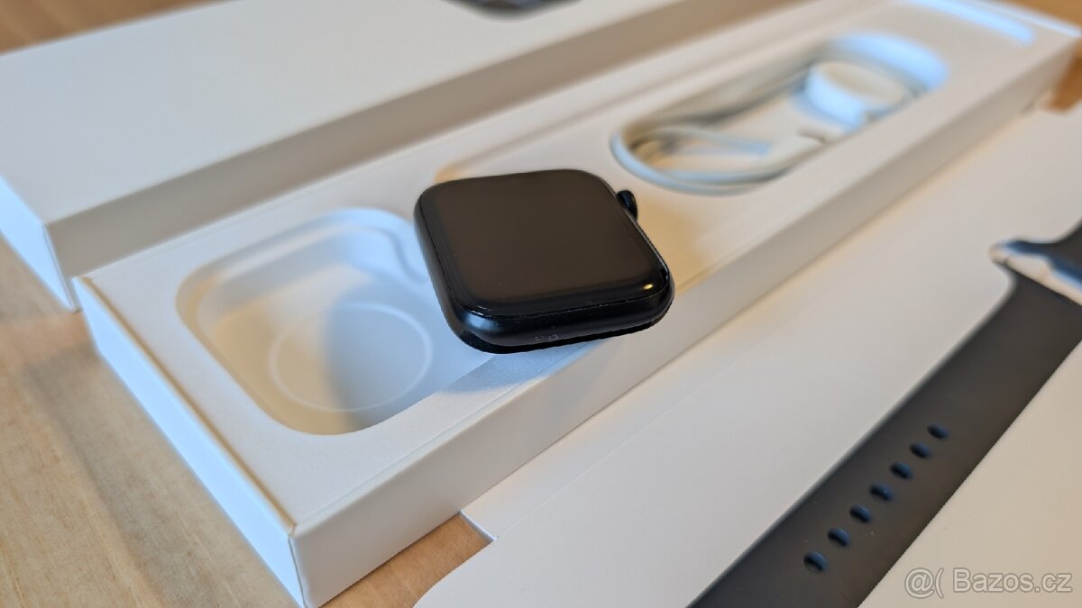Apple watch SE 44mm 2. generace - 5