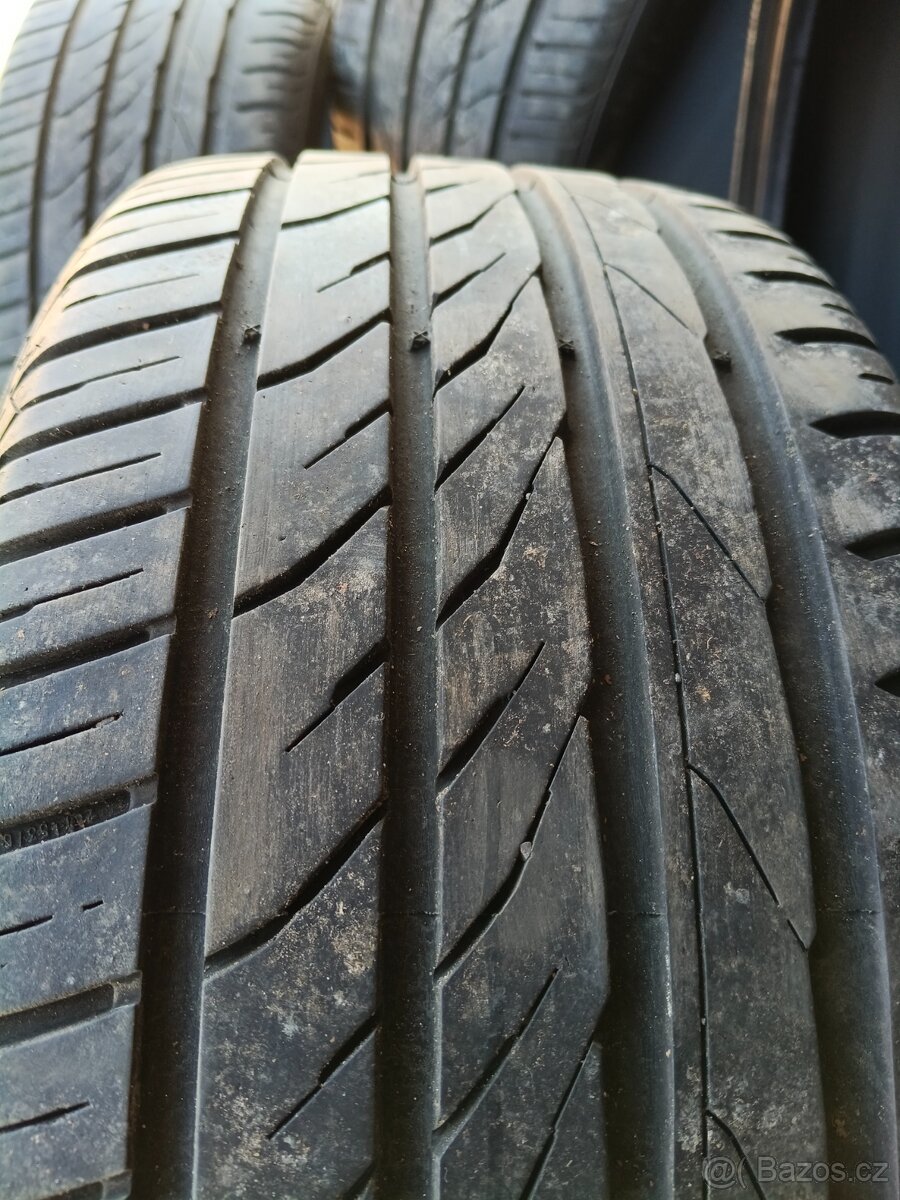 215/40R17 - 5