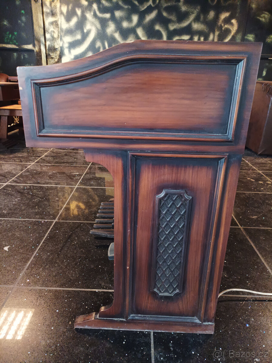 Starší elektrické varhany - 5