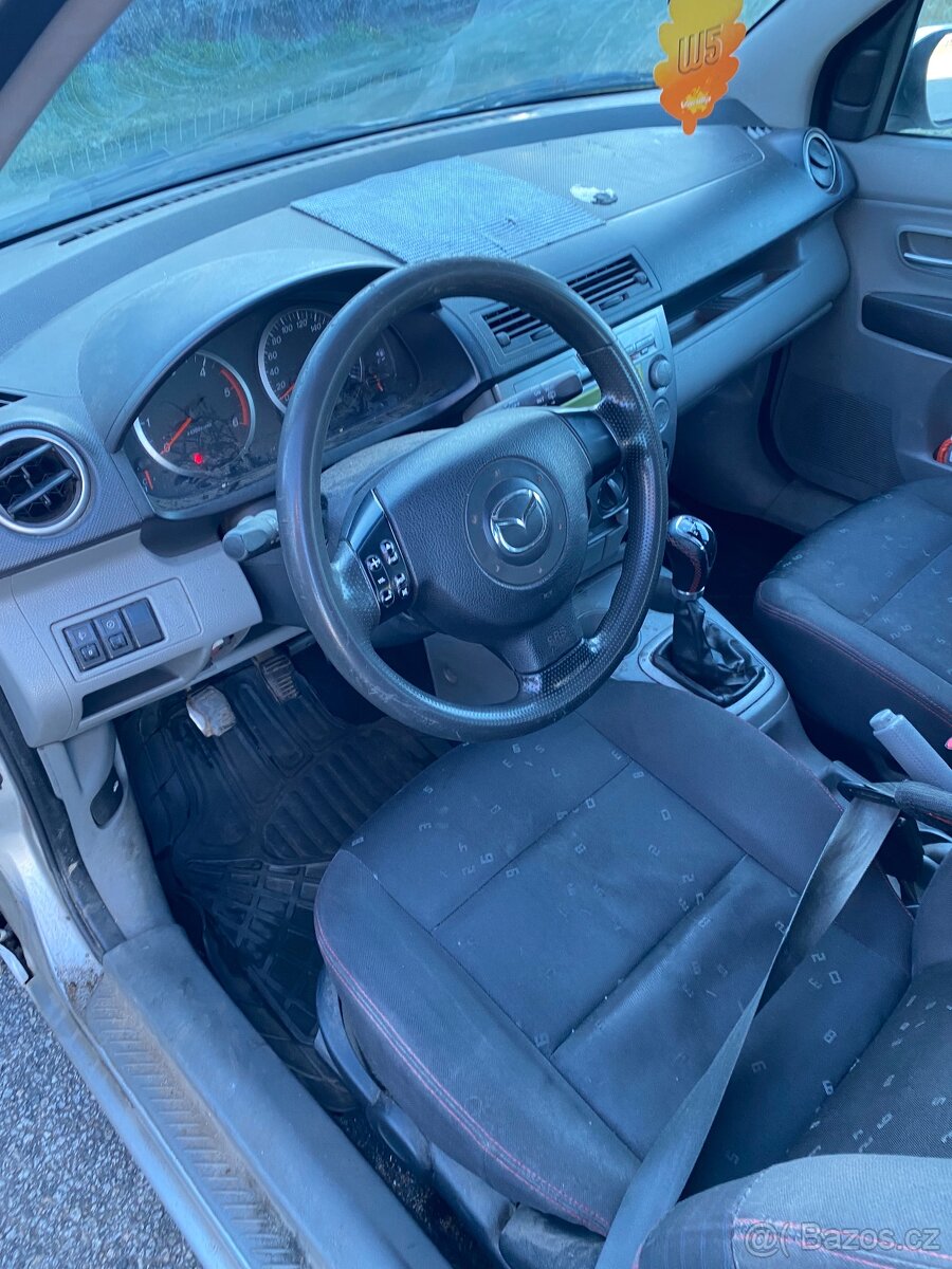 Mazda 2 - 5