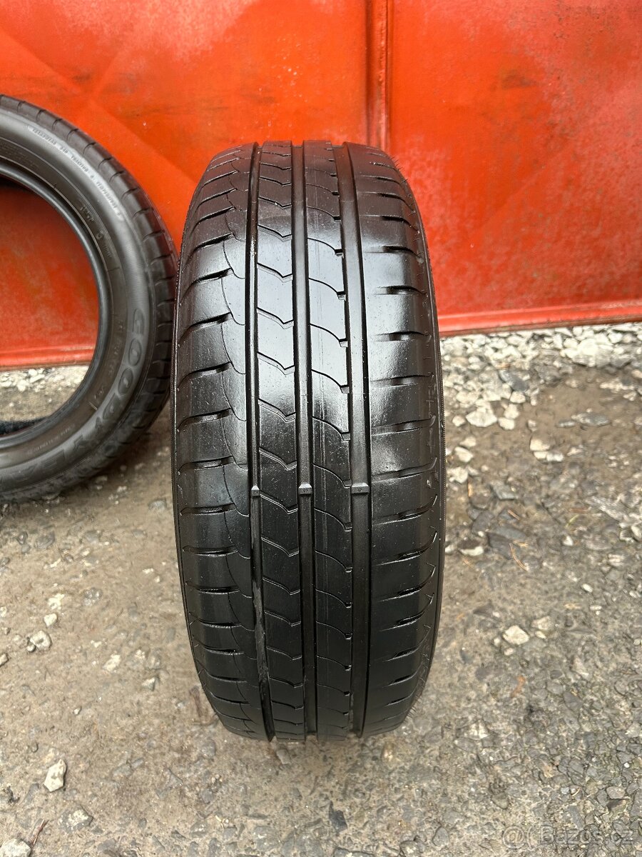 Prodám gumy 195/60/16 Good Year - 5
