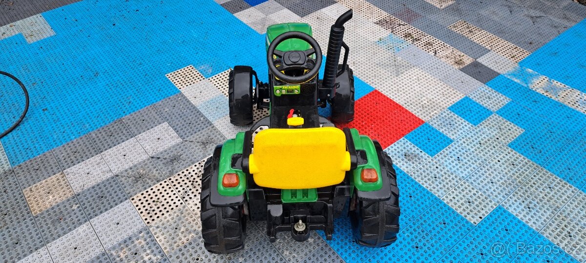 Elektrický traktor john deere - 5