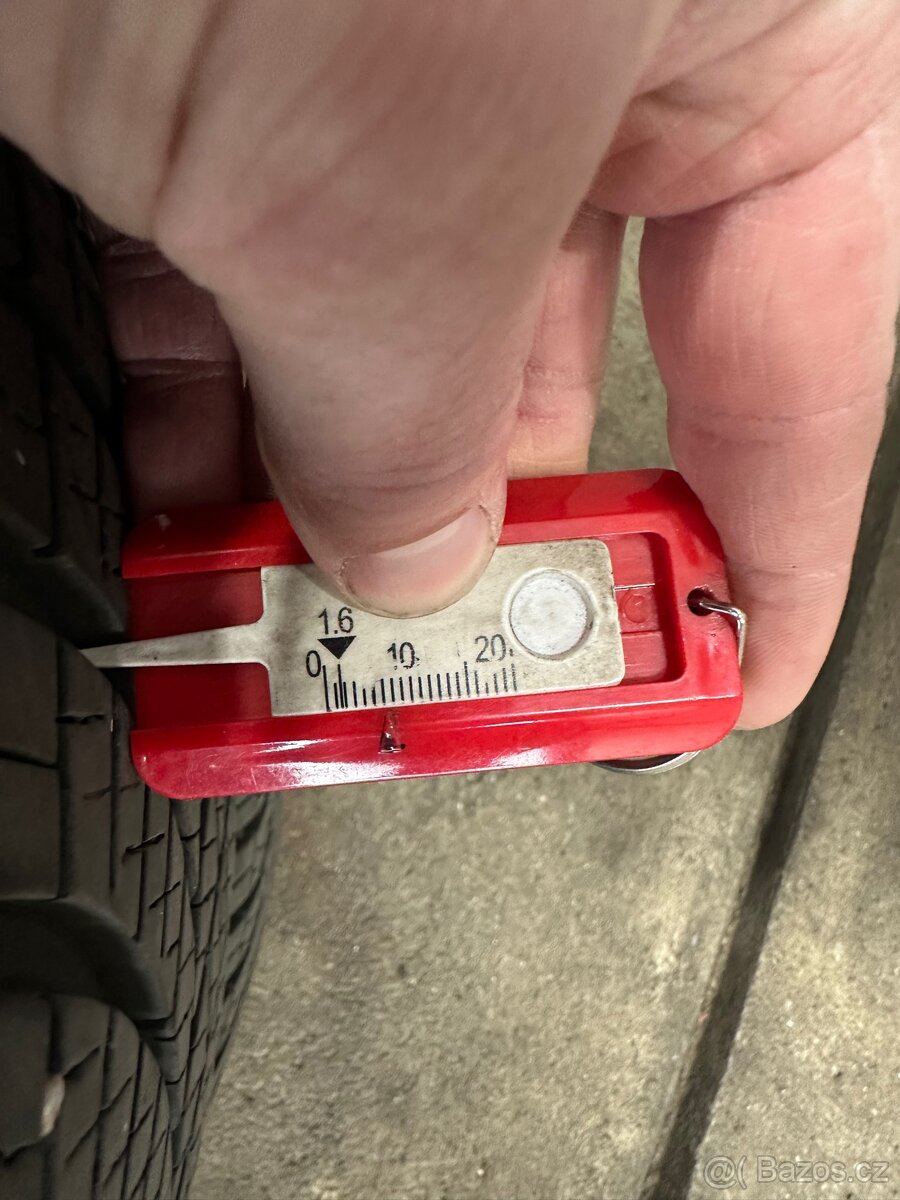 Goodyear 205/55/17 celorocni - 5