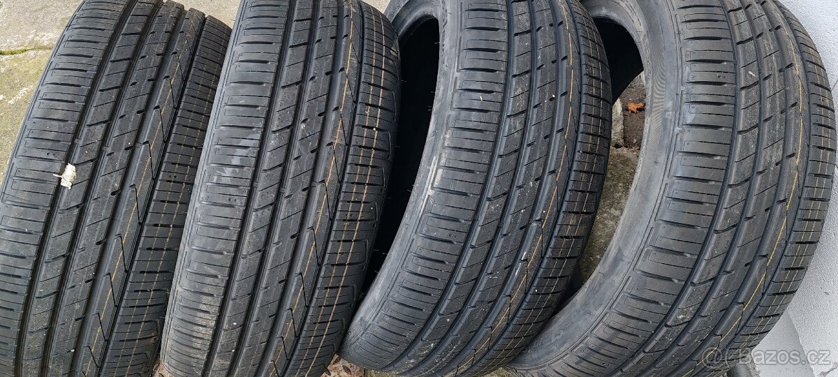 Pneu Hankook 235/50R19 - 5