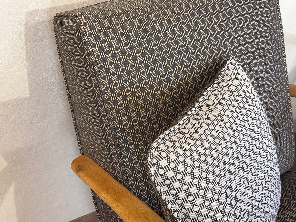 Renovovaná křesla Halabala s taburety/// - 5