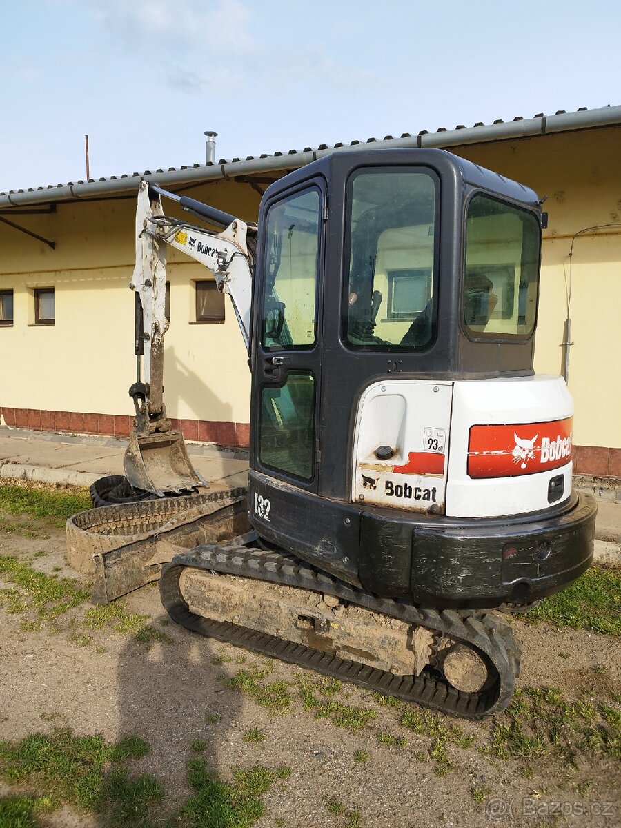 Pronajmu půjčím bagr Bobcat E32, 3,4t. - 5
